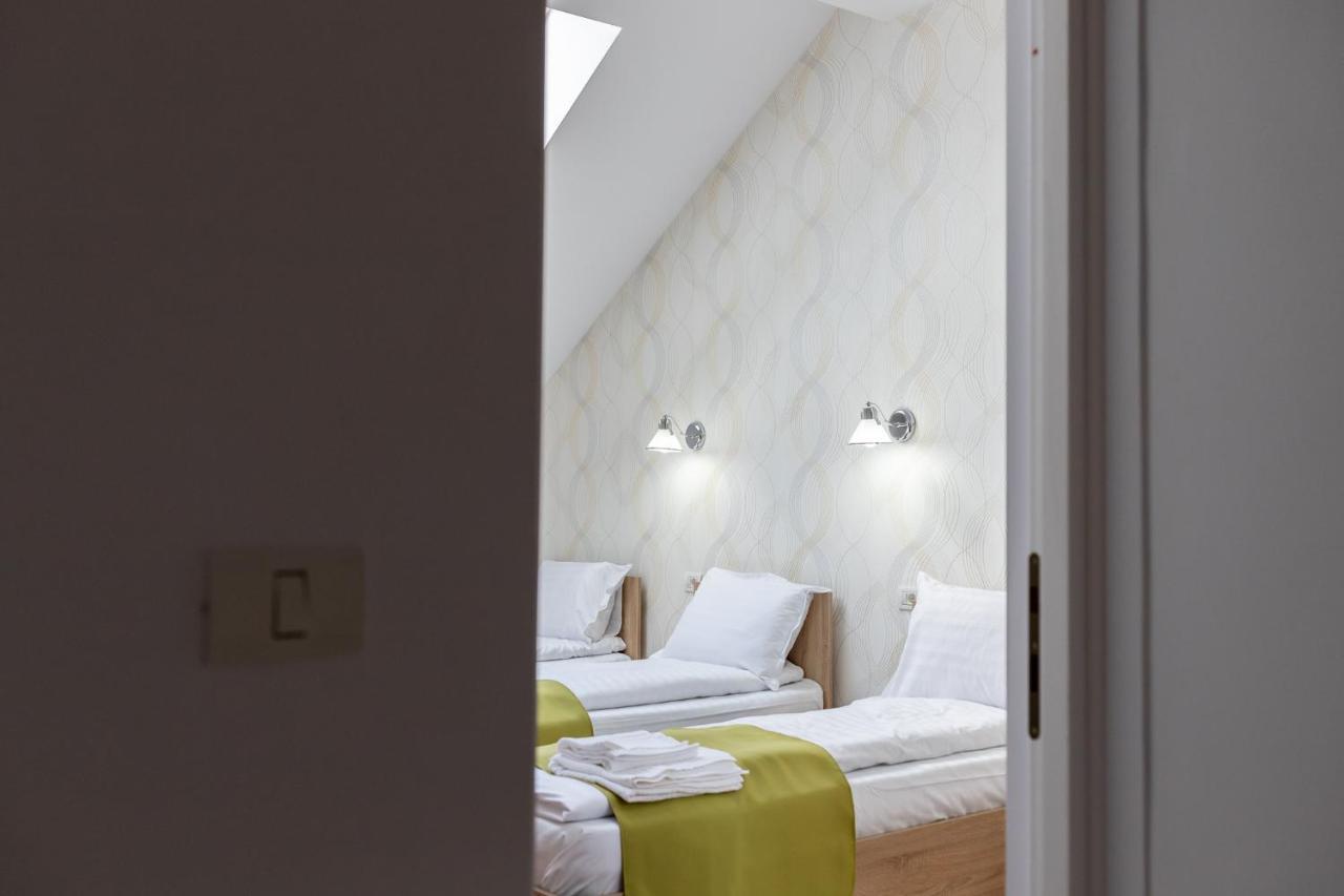 Marconi Guesthouse Hunedoara Ngoại thất bức ảnh