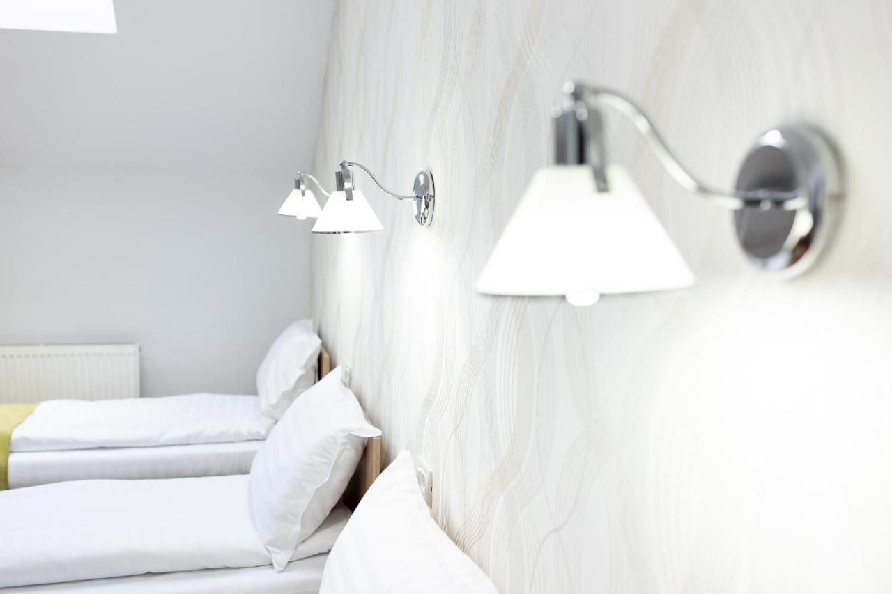 Marconi Guesthouse Hunedoara Ngoại thất bức ảnh