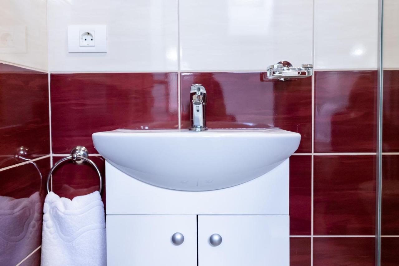 Marconi Guesthouse Hunedoara Ngoại thất bức ảnh