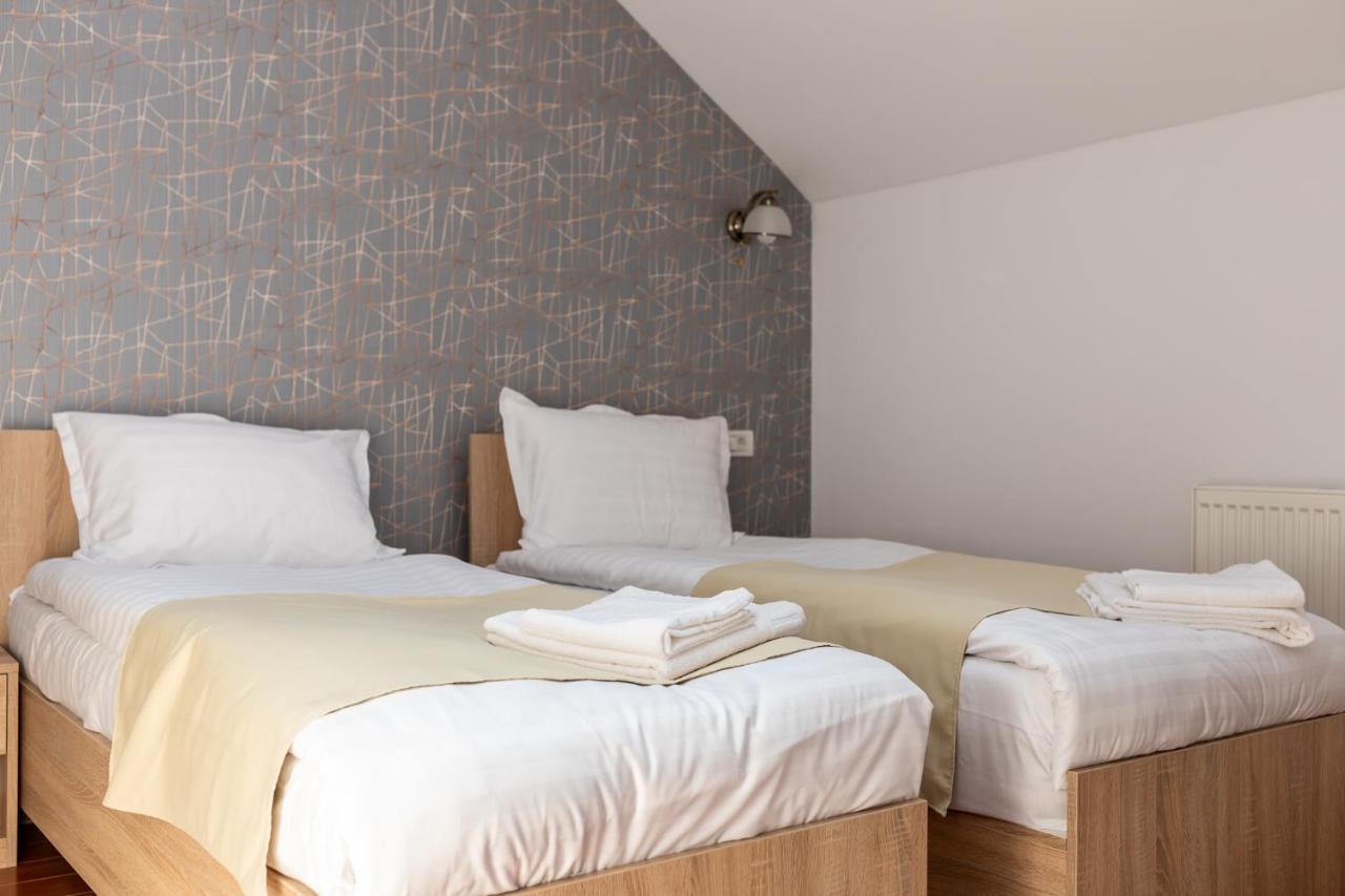 Marconi Guesthouse Hunedoara Ngoại thất bức ảnh