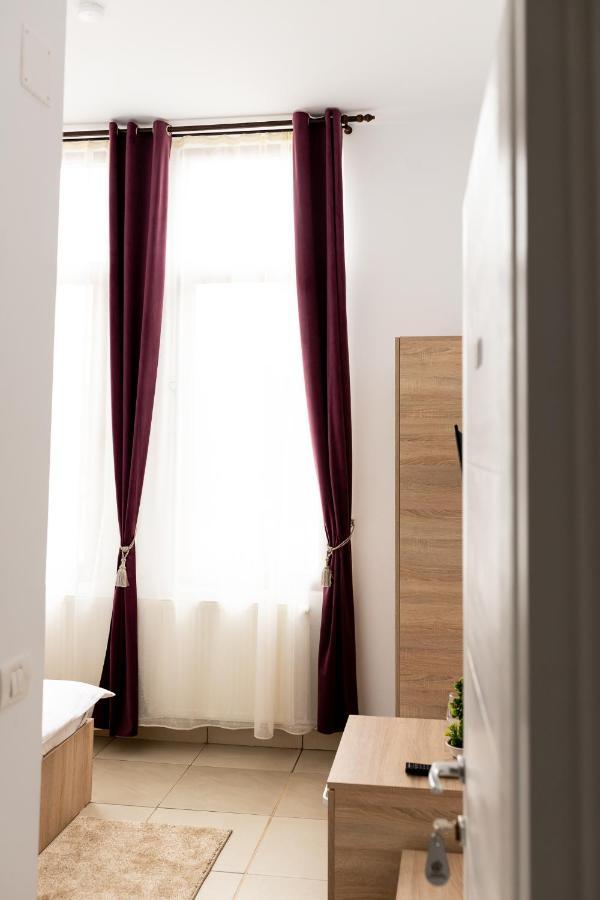 Marconi Guesthouse Hunedoara Ngoại thất bức ảnh
