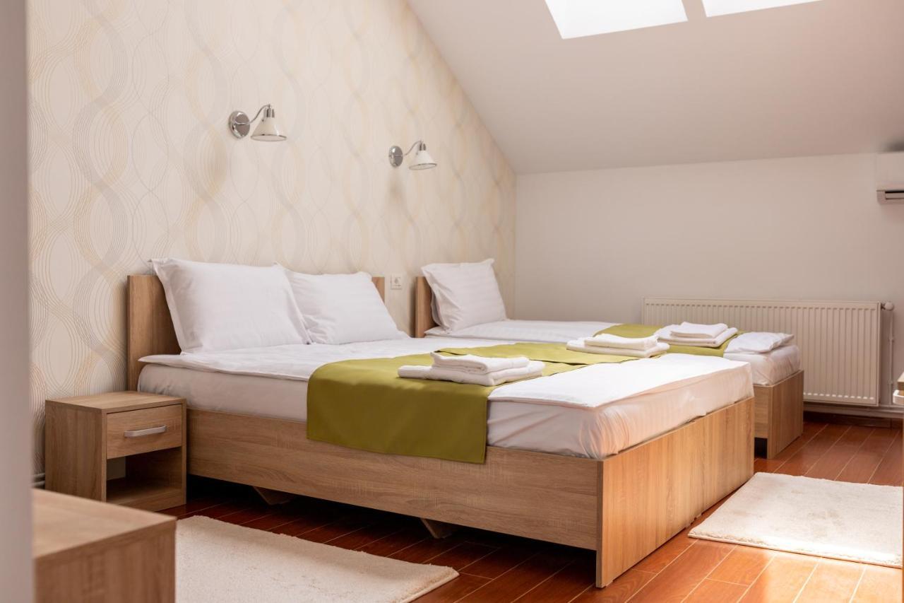Marconi Guesthouse Hunedoara Ngoại thất bức ảnh